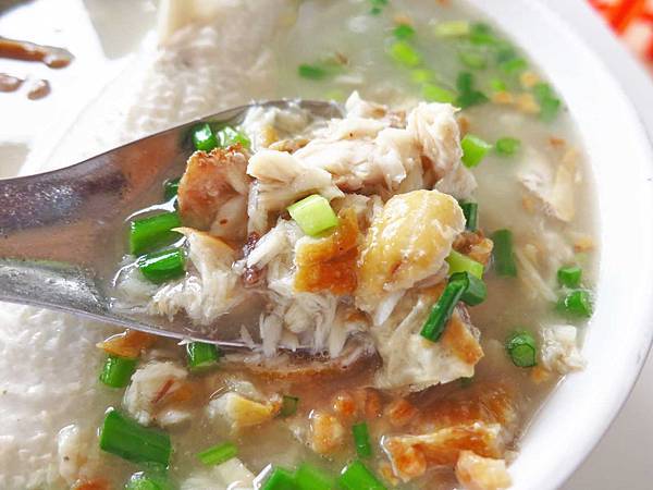 【台南美食】阿堂鹹粥-必朝聖的超人氣虱目魚鹹粥店