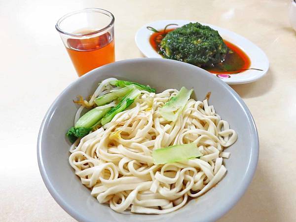 【台北美食】小龍飲食-超強威力的怪味雞