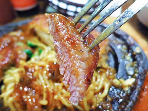 【蘆洲餐廳】皇品牛排-比臉還要大二倍以上的雞排