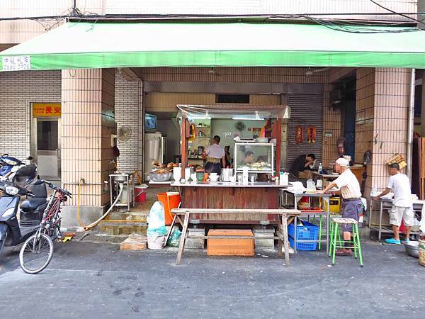 【台北美食】黑點雞肉-香噴噴粒粒分明的雞油飯