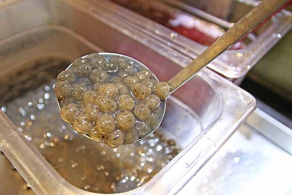 【台北美食】丸作食茶-世界首創現場職人手作珍珠的飲料店