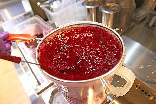 【台北美食】丸作食茶-世界首創現場職人手作珍珠的飲料店