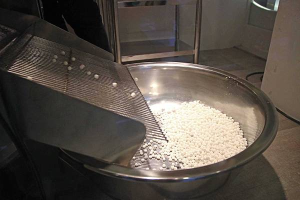 【台北美食】丸作食茶-世界首創現場職人手作珍珠的飲料店