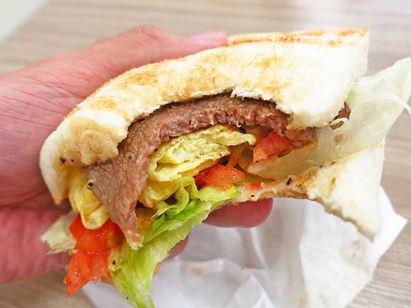 【桃園美食】克李斯碳烤土司-碳烤牛排蛋三明治