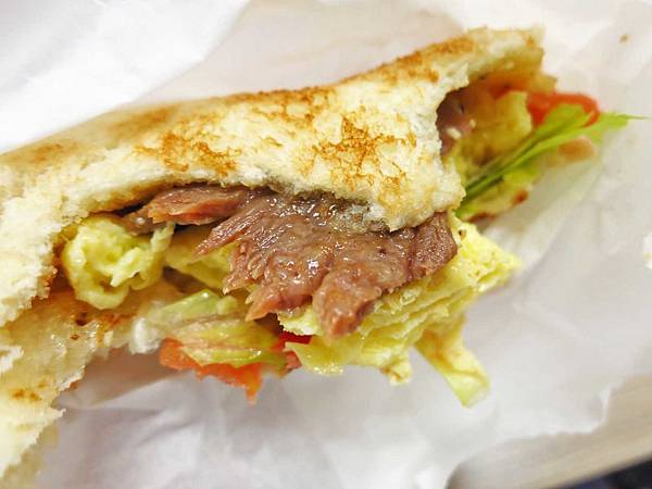 【桃園美食】克李斯碳烤土司-碳烤牛排蛋三明治