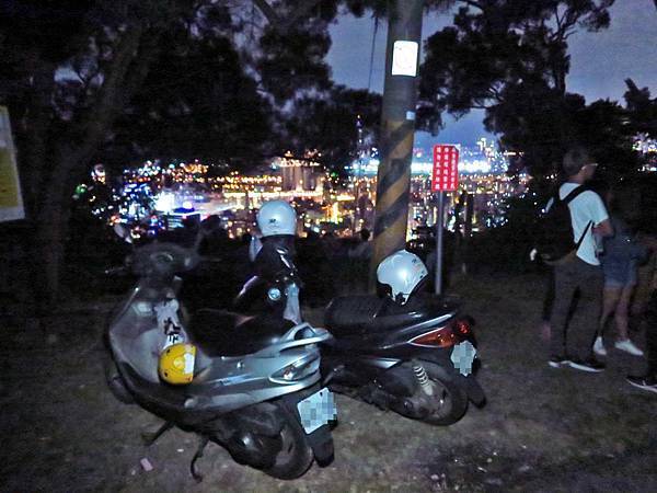 【台北旅遊】劍南山夜景-不用爬山也能看到台北夜景 【台北旅遊】劍南山夜景-不用爬山也能看到台北夜景