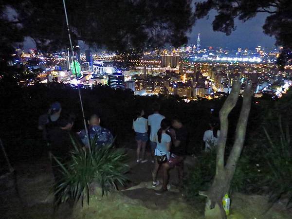 【台北旅遊】劍南山夜景-不用爬山也能看到台北夜景 【台北旅遊】劍南山夜景-不用爬山也能看到台北夜景