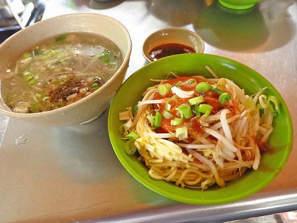 【台北萬華美食】萬大路麵店-在地隱藏版老店 【台北萬華美食】萬大路麵店-在地隱藏版老店