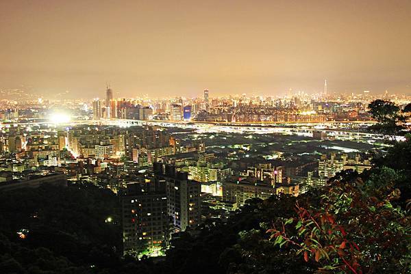 【台北旅遊】瓊仔湖登山步道-台北美麗夜景、約會聖地最佳選擇