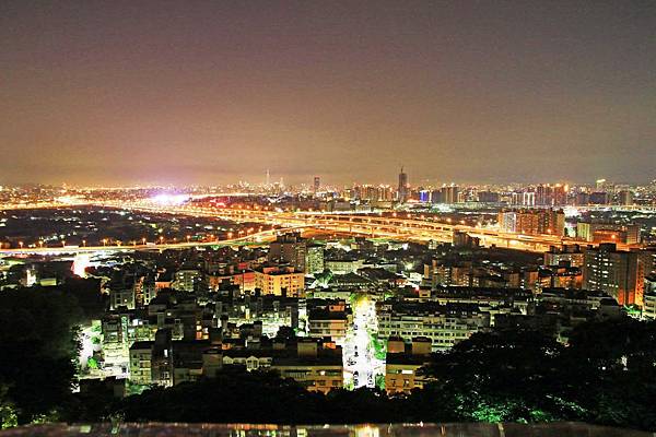 【台北旅遊】水碓景觀公園觀景台-美麗夜景，約會聖地