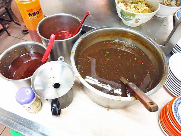 【台北萬華美食】阿明烏醋乾麵-50年烏醋麵老店