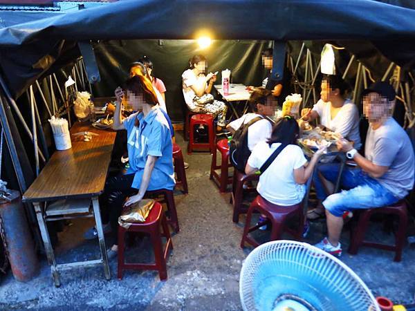 【板橋美食】好味道臭豆腐-等超過1小時才能吃到的排隊美食