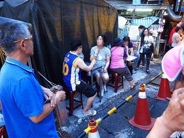 【板橋美食】好味道臭豆腐-等超過1小時才能吃到的排隊美食