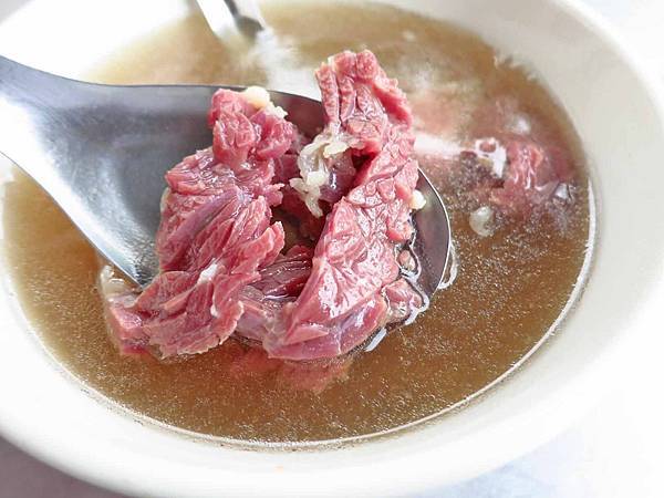 【台南美食】文章牛肉湯-早、中、晚、宵夜都能吃到的溫體牛肉湯