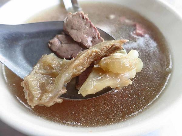 【台南美食】文章牛肉湯-早、中、晚、宵夜都能吃到的溫體牛肉湯