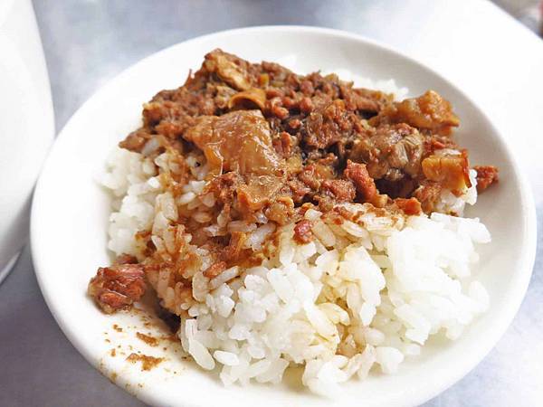 【台南美食】文章牛肉湯-早、中、晚、宵夜都能吃到的溫體牛肉湯