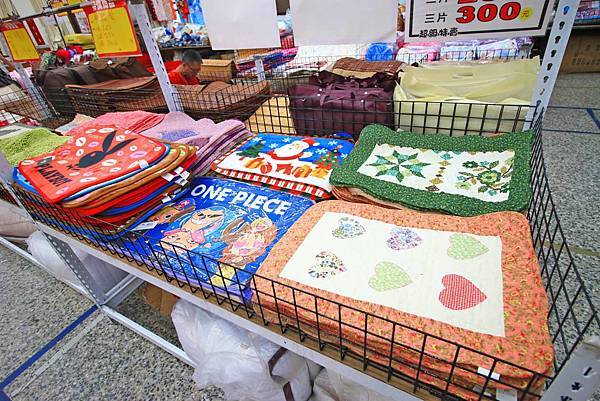 【上萬本暢銷書籍、兒童有聲書，上千種兒童玩具】全面下殺６９折！夏季涼被、床包、名牌枕頭，寢具全面下殺１折起。機會難得，把握機會！…花蓮特賣會