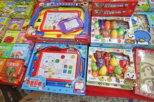 【上萬本暢銷書籍、兒童有聲書，上千種兒童玩具】全面下殺６９折！夏季涼被、床包、名牌枕頭，寢具全面下殺１折起。機會難得，把握機會！…花蓮特賣會