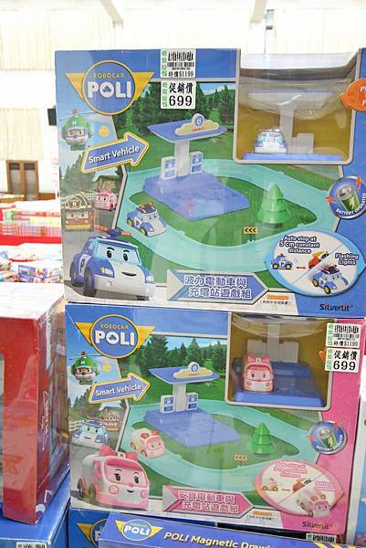 【上萬本暢銷書籍、兒童有聲書，上千種兒童玩具】全面下殺６９折！夏季涼被、床包、名牌枕頭，寢具全面下殺１折起。機會難得，把握機會！…花蓮特賣會