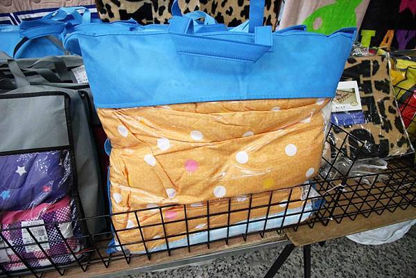 【上萬本暢銷書籍、兒童有聲書，上千種兒童玩具】全面下殺６９折！夏季涼被、床包、名牌枕頭，寢具全面下殺１折起。機會難得，把握機會！…花蓮特賣會