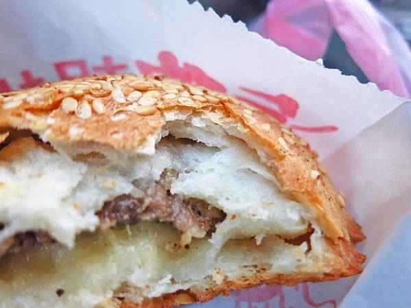 【蘆洲美食】海伯胡椒餅-１顆３５元平價美味胡椒餅