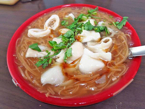 【三重美食】阿和麵線-1碗40元料多湯頭好的麵線 【三重美食】阿和麵線-1碗40元料多湯頭好的麵線