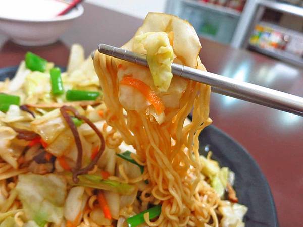 【永和美食】嘉家廚房-超大份量料多到爆炸的炒麵