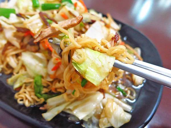 【永和美食】嘉家廚房-超大份量料多到爆炸的炒麵