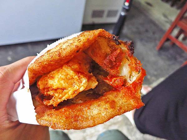 【花蓮美食】炸彈蔥油餅vs老牌炸蛋蔥油餅-復興街蔥油餅PK賽