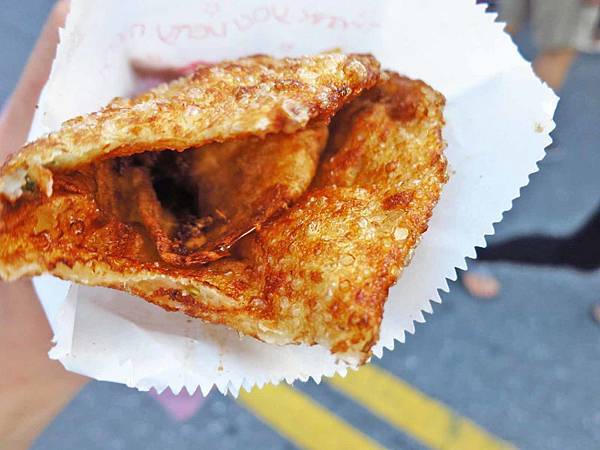 【花蓮美食】炸彈蔥油餅vs老牌炸蛋蔥油餅-復興街蔥油餅PK賽