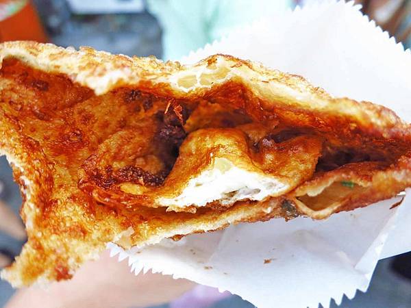 【花蓮美食】炸彈蔥油餅vs老牌炸蛋蔥油餅-復興街蔥油餅PK賽