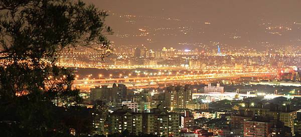【台北旅遊】瓊仔湖登山步道-台北美麗夜景、約會聖地最佳選擇 【台北旅遊】瓊仔湖登山步道-台北美麗夜景、約會聖地最佳選擇