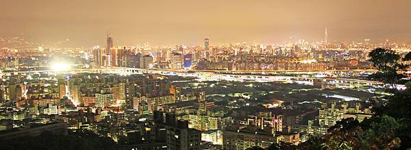 【台北旅遊】瓊仔湖登山步道-台北美麗夜景、約會聖地最佳選擇