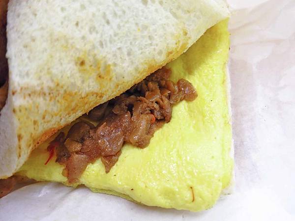 【板橋美食】熊夯碳烤三明治-木炭炭烤的燒肉和吐司