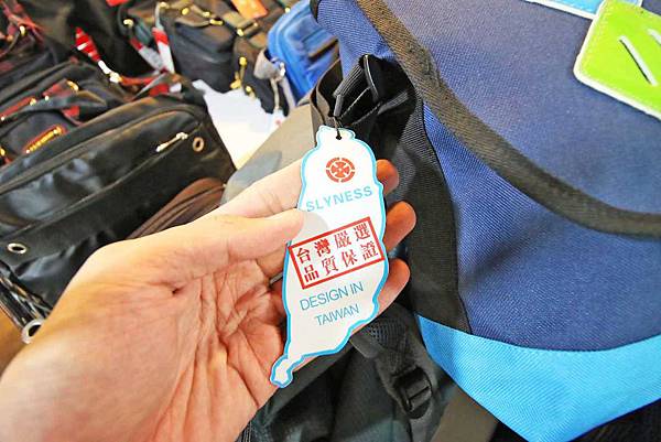 【英國品牌結束代理全面１折起！！】夏日排汗杉、POLO杉、抗UV薄外套出清大特賣，下殺不到千元。還有多款包包、旅行箱、涼鞋、生活用品全面特價