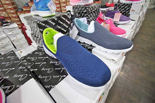 【英國品牌結束代理全面１折起！！】夏日排汗杉、POLO杉、抗UV薄外套出清大特賣，下殺不到千元。還有多款包包、旅行箱、涼鞋、生活用品全面特價