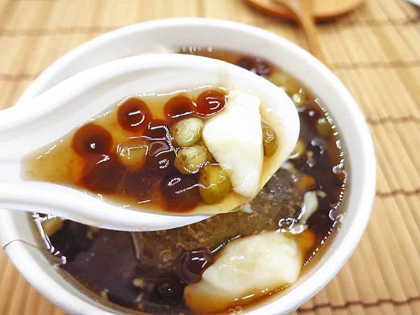 【新莊美食】傳統豆花店-從餐車賣到店面的老店 【新莊美食】傳統豆花店-從餐車賣到店面的老店