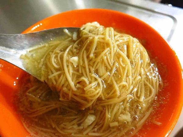 【台北萬華美食】萬華戲院大腸麵線魷魚羹-超過50年隱藏版麵線店