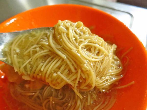 【台北萬華美食】萬華戲院大腸麵線魷魚羹-超過50年隱藏版麵線店