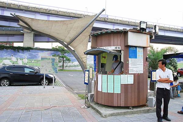 【台北旅遊】水上巴士夏季限定新店溪夜航-倒映在河中的水光雲影