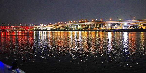 【台北旅遊】水上巴士夏季限定新店溪夜航-倒映在河中的水光雲影