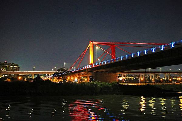 【台北旅遊】水上巴士夏季限定新店溪夜航-倒映在河中的水光雲影