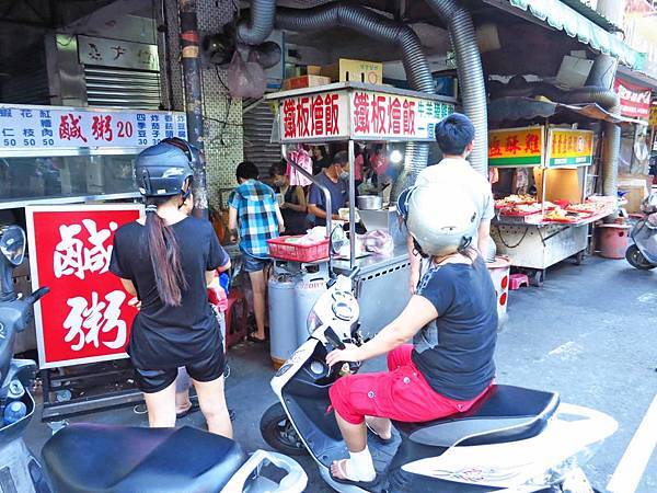 【蘆洲美食】信義路50元鐵板牛肉飯-超便宜銅板美食