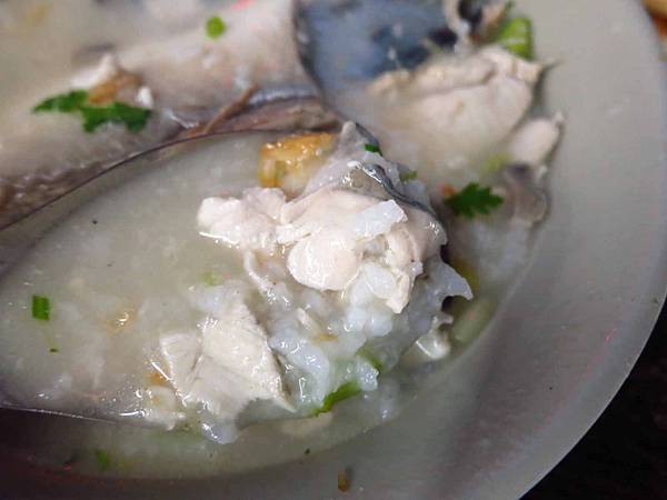【台北美食】3元6虱目魚湯-台北也能吃到虱目魚鹹粥