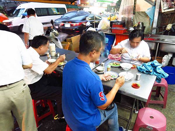 【台北美食】3元6虱目魚湯-台北也能吃到虱目魚鹹粥