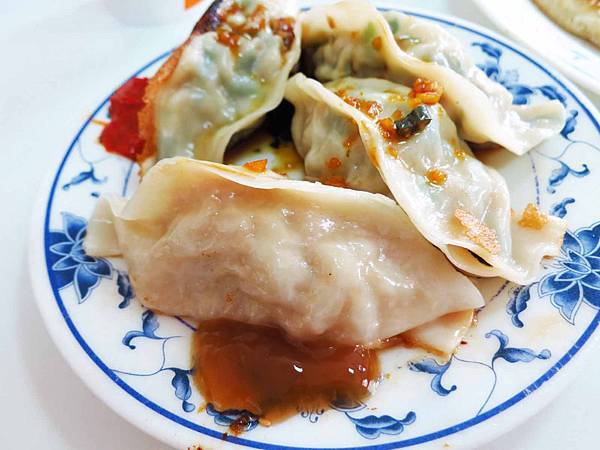 【花蓮美食】南埔純手工早點-內餡飽滿的鍋貼