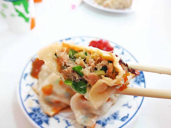 【花蓮美食】南埔純手工早點-內餡飽滿的鍋貼