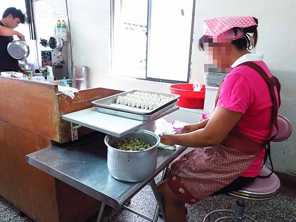 【花蓮美食】南埔純手工早點-內餡飽滿的鍋貼