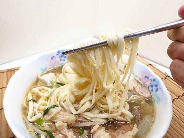 【新莊美食】中美市場麵攤-超大份量的麵店