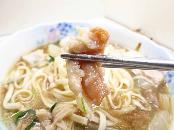 【新莊美食】中美市場麵攤-超大份量的麵店 【新莊美食】中美市場麵攤-超大份量的麵店